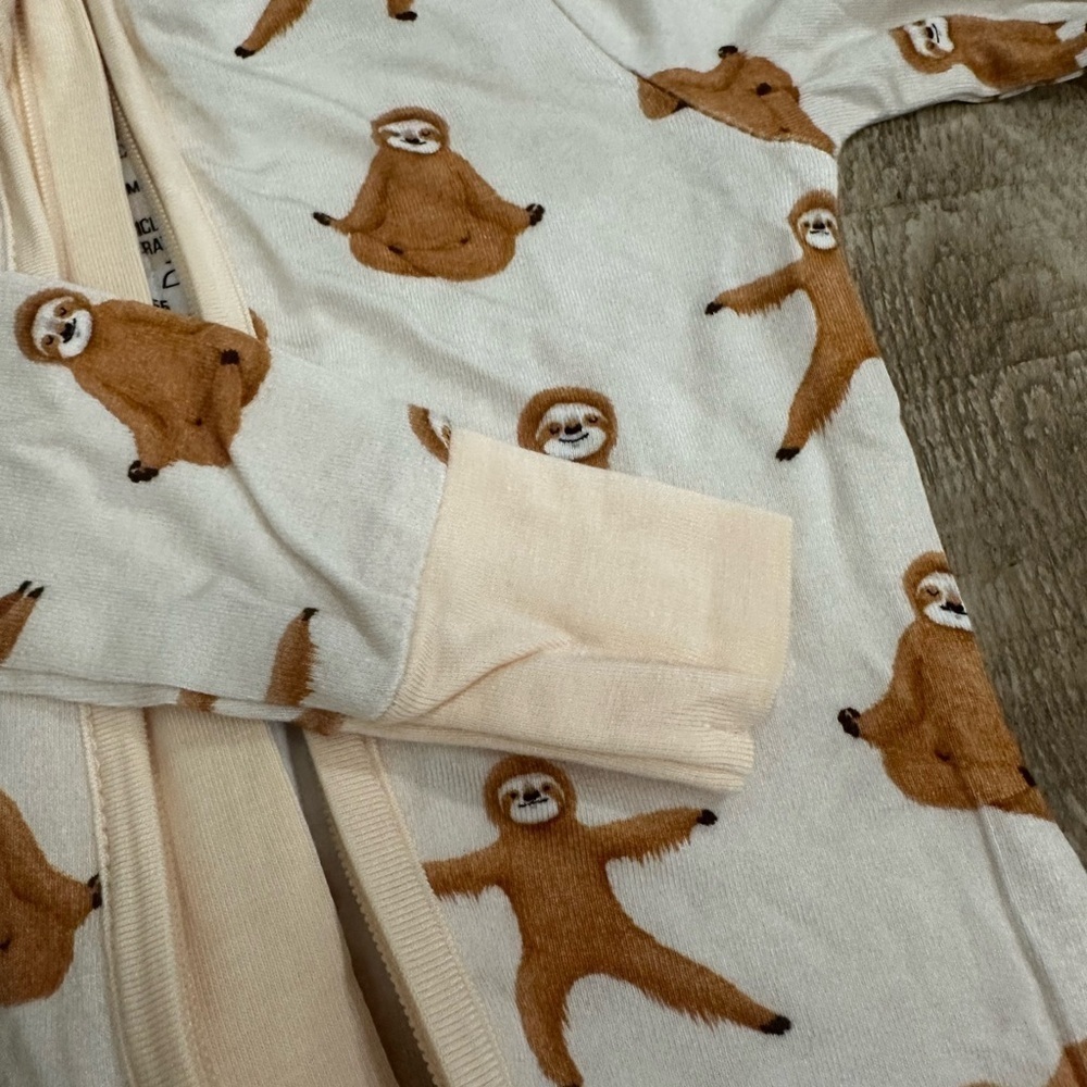Free Birdees | Yoga Sloths Convertible Footie | 12–18M - Picture 15 of 15